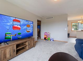 6827 Gingham Ct, Monticello, MN 55362