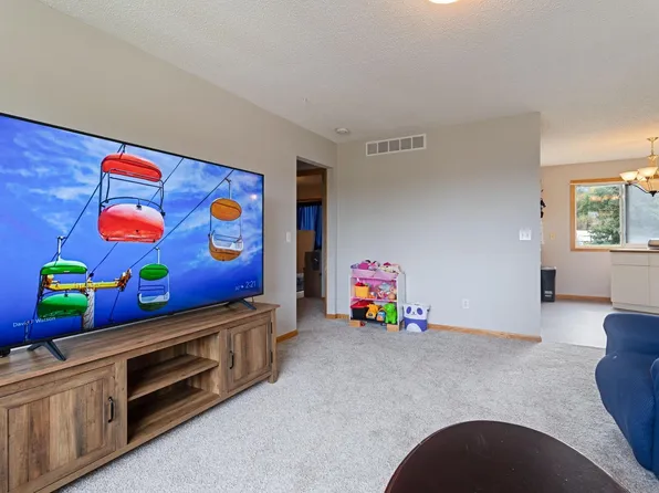 6827 Gingham Ct, Monticello, MN 55362