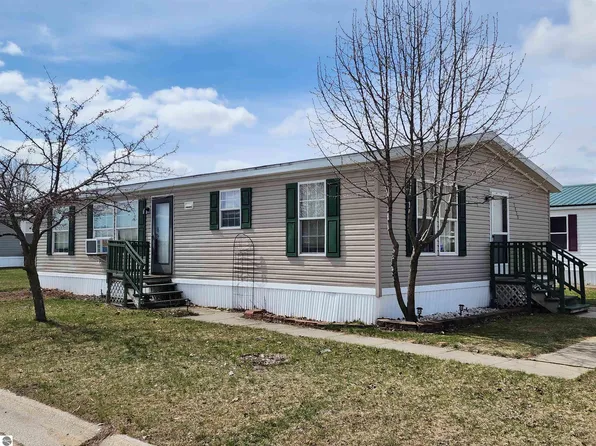 5430 E Clover Ln, Mount Pleasant, MI 48858