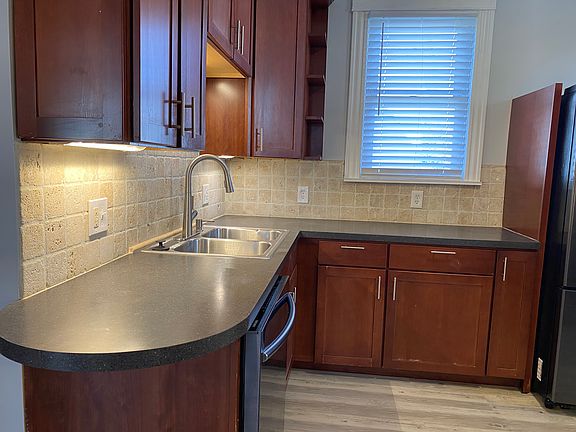 2nd image of 806 44th Ave N #1