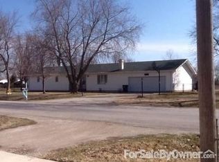 110 N Pine St, Maroa, IL 61756