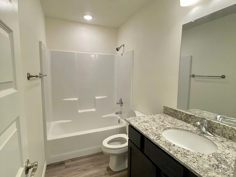4211 Sante Fe Sq — Photo 14