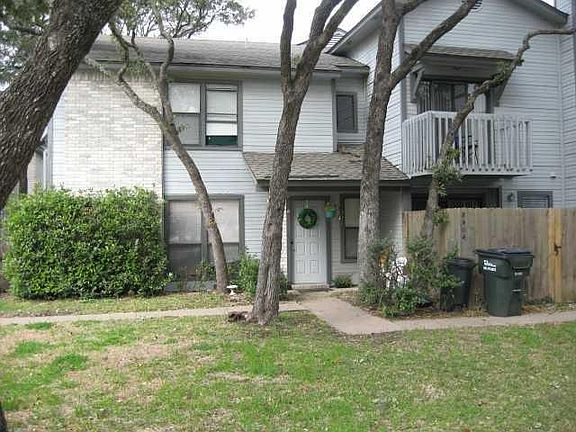 3rd image of 8404 Lyndon Ln APT A