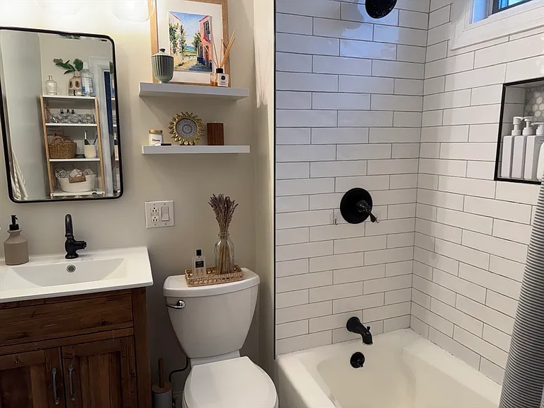 104 Pleasant St #2 — Photo 17