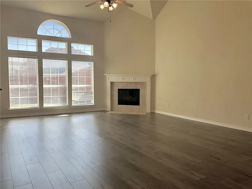 5 bed, 3.5 bath, 3793 sqft, $3,200 — Photo 3