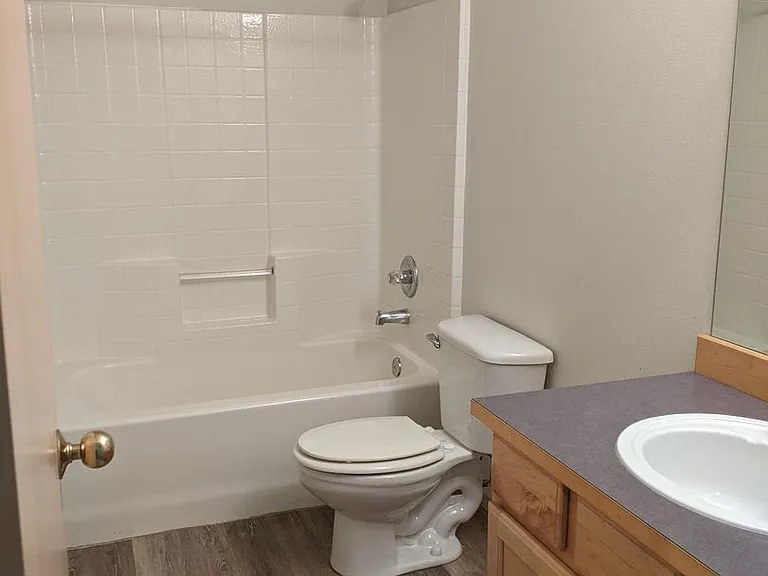 1169 Hudson St — Photo 20