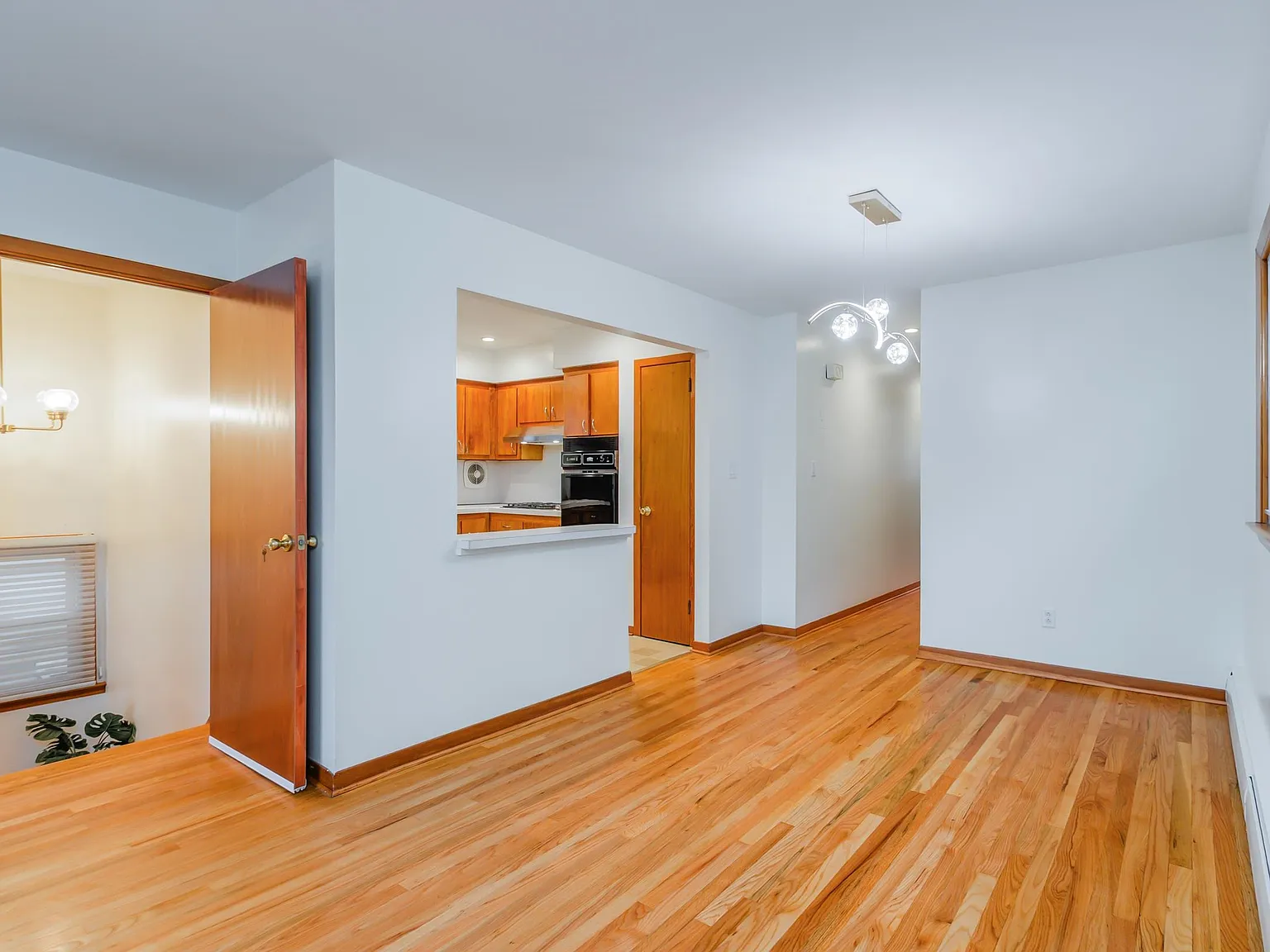 3 bed, 1.0 bath, $2,300 — Photo 2