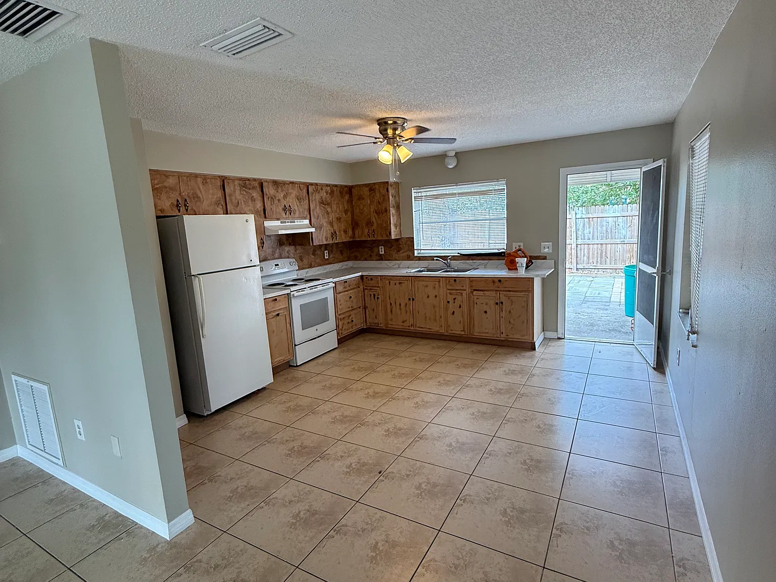 2 bed, 900 sqft, $1,490 — Photo 2