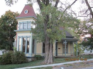 302 S 5th St, Louisiana, MO 63353