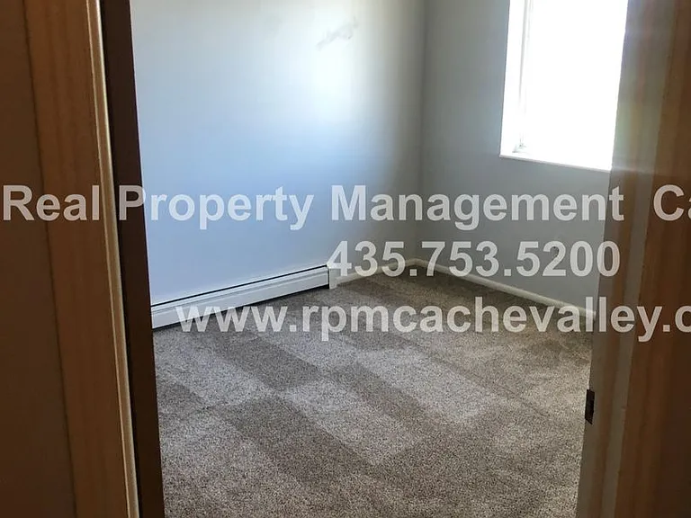 360 N 400 W — Photo 21