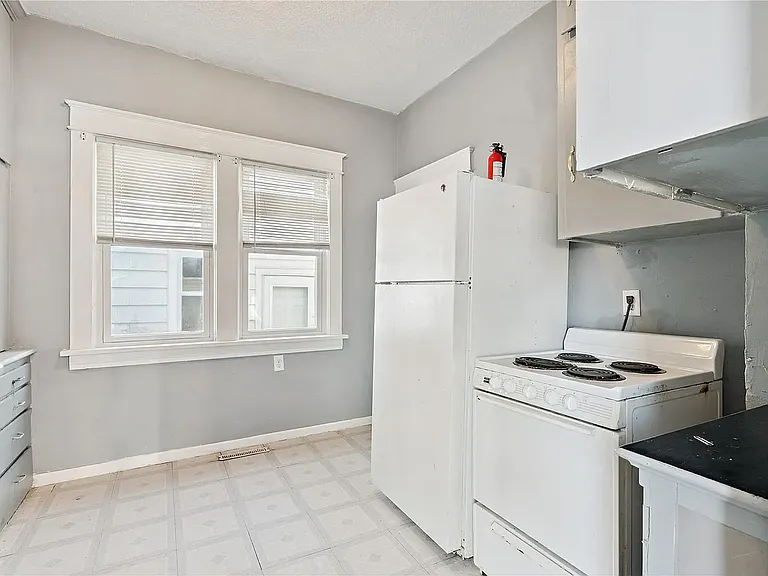 452 8th Ave SW — Photo 14