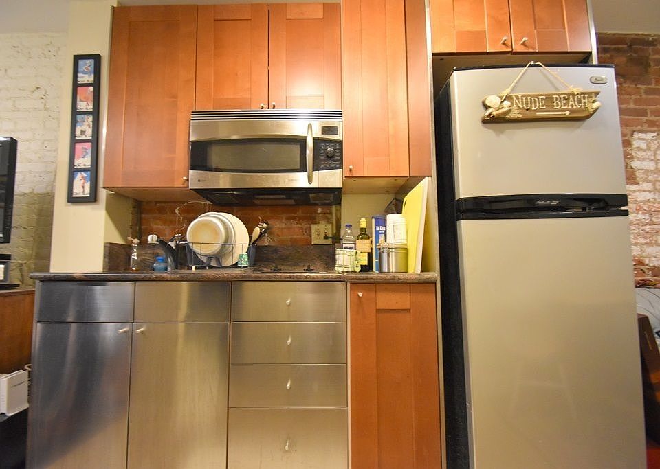 2nd image of 332 E 54th St APT 4B