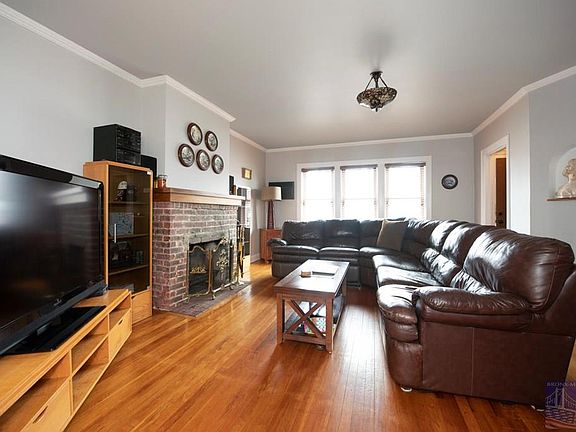 3rd image of 2547 Westervelt Ave