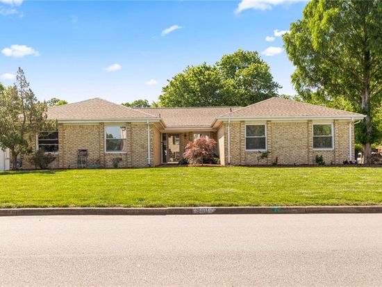 900 Commodore Dr, Virginia Beach, VA 23454