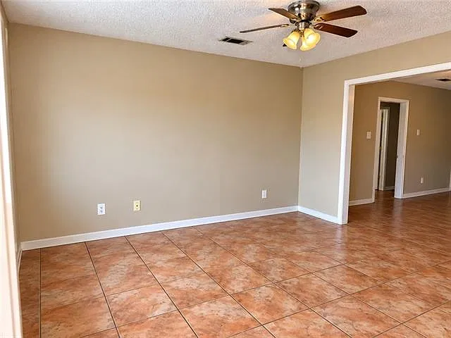 4 bed, 2.0 bath, 1500 sqft, $1,500 — Photo 2