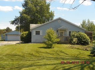 1924 Manor Dr, South Beloit, IL 61080