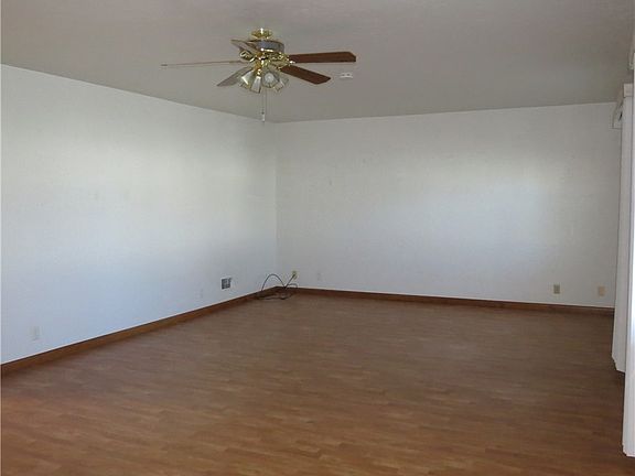 5th image of 900 Center St