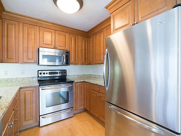 3rd image of 1 Lenox St APT 302