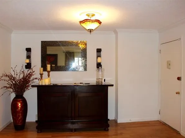 15 Granada Cres, White Plains, NY 10603