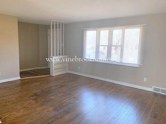 3rd image of 1194 Trampe Ave