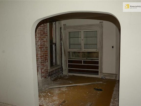 2nd image of 524 Bellefontaine Ave
