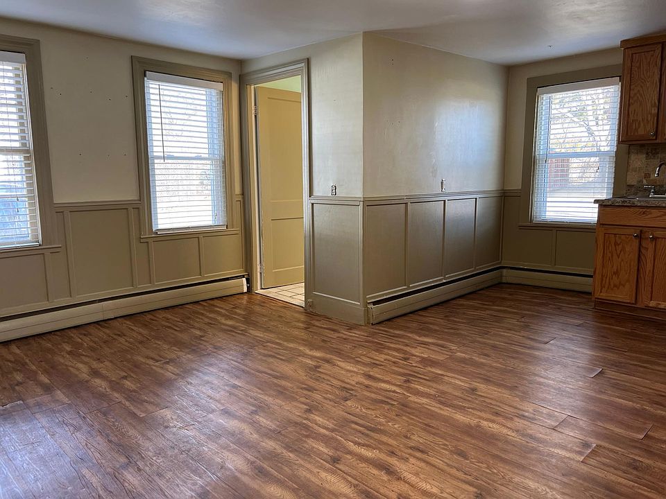 31 Main St R, Slatersville, RI 02876 Zillow