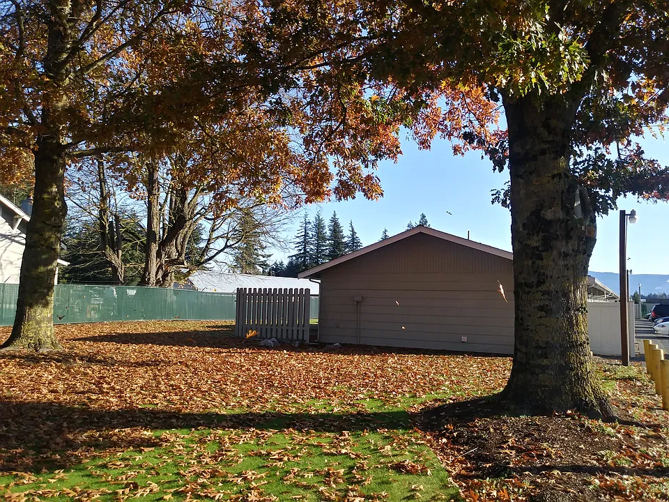 Building Photo 4