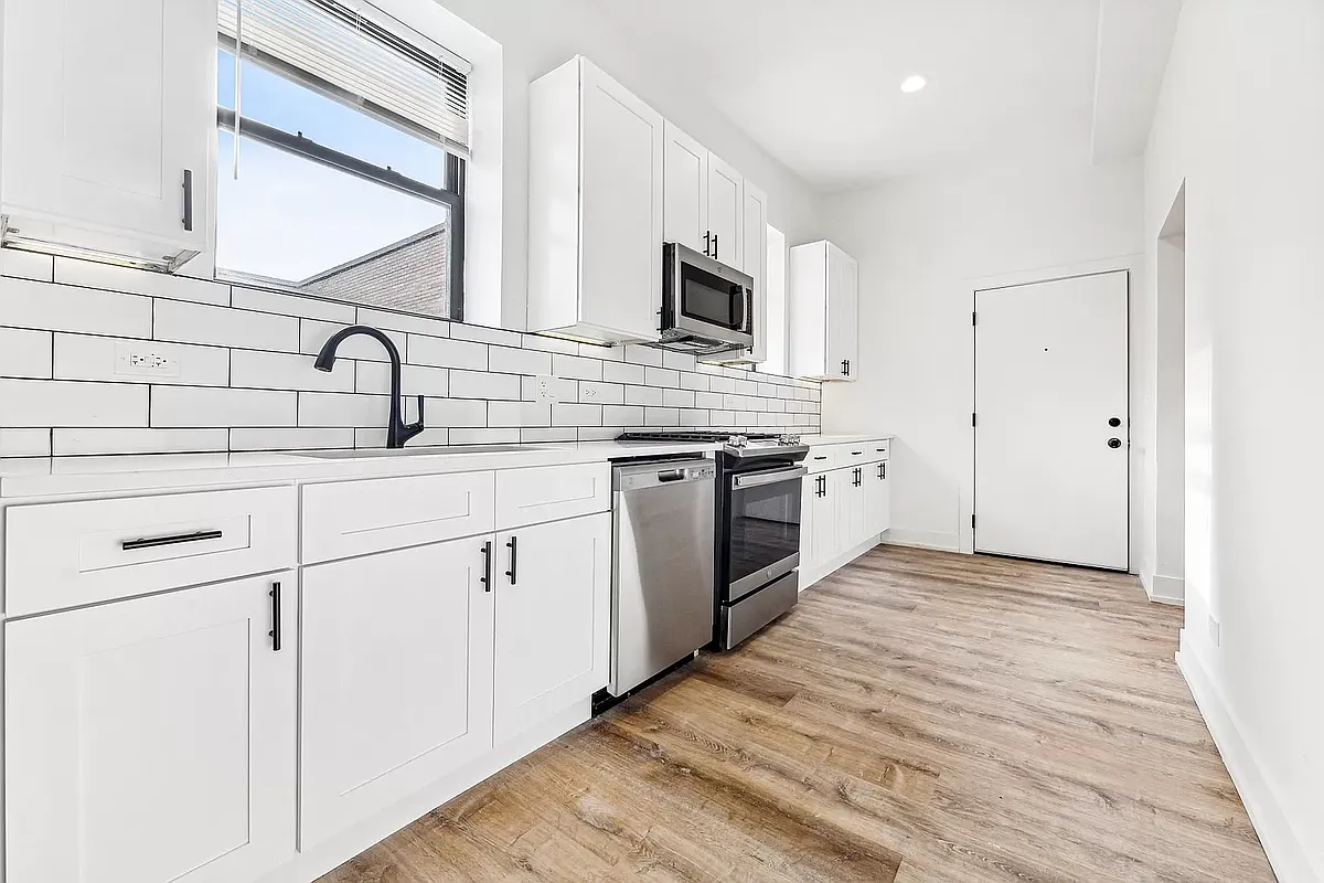 Building Photo - 2203 N Hamilton Ave #305