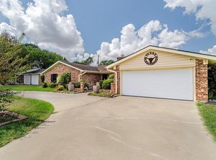 1804 Lakeview Dr, Brenham, TX 77833