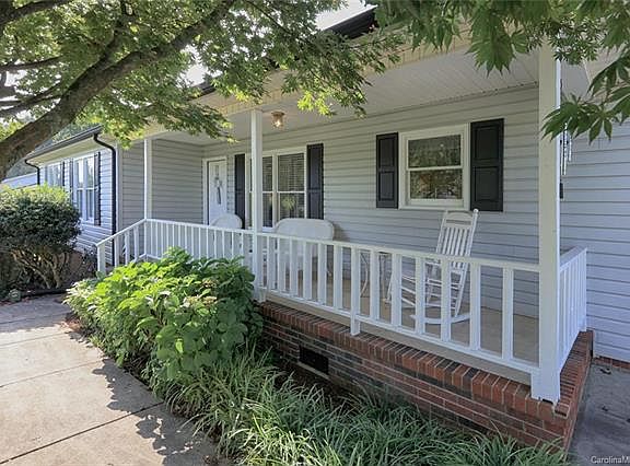 3rd image of 173 Antler Dr