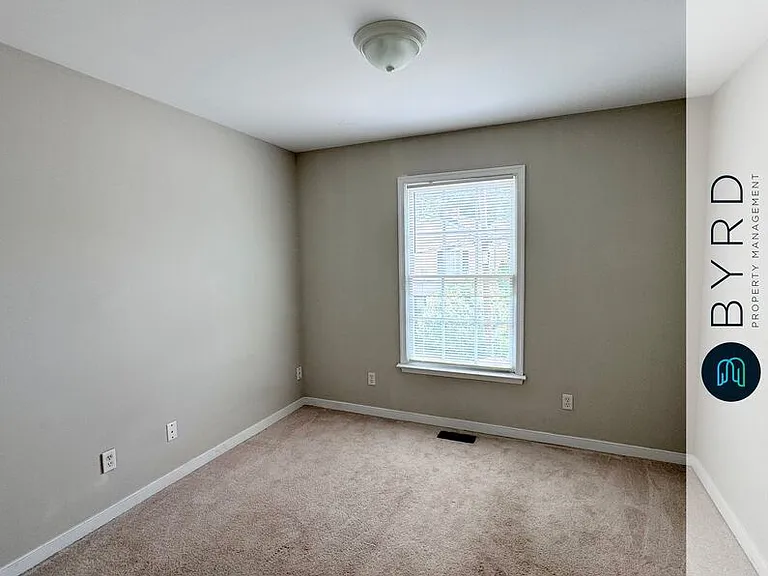 115 E 14th St — Photo 15