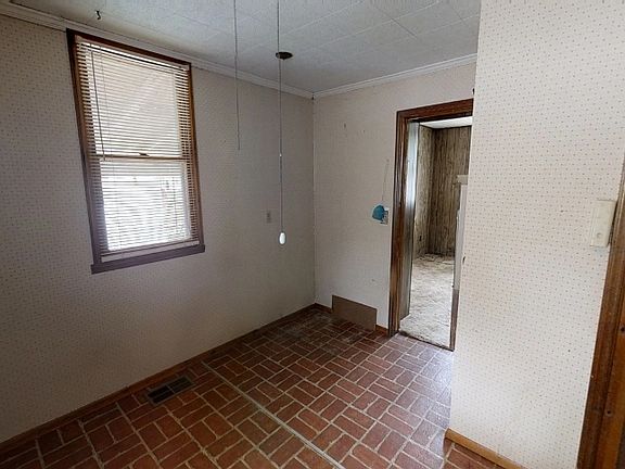 5th image of 2709 S Englewood Ave