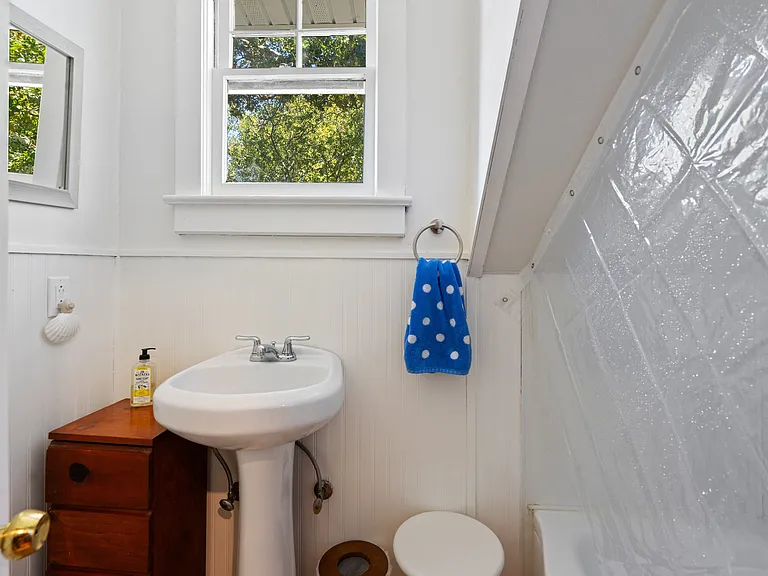 139 Edgemere Dr — Photo 23