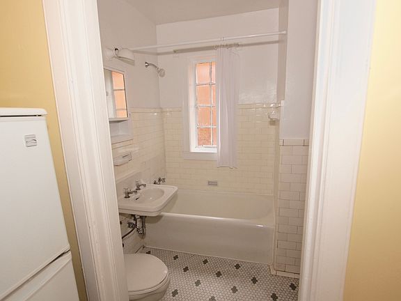 5th image of 580 E Town St #B-1ba-310sqft