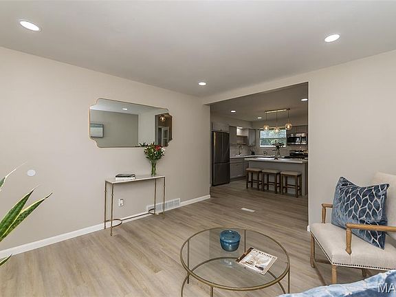 4th image of 1548 Cove Ln
