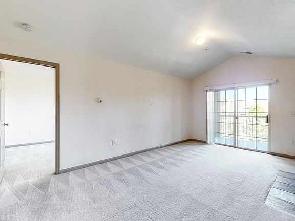 B1 - 04 - Living room.jpg