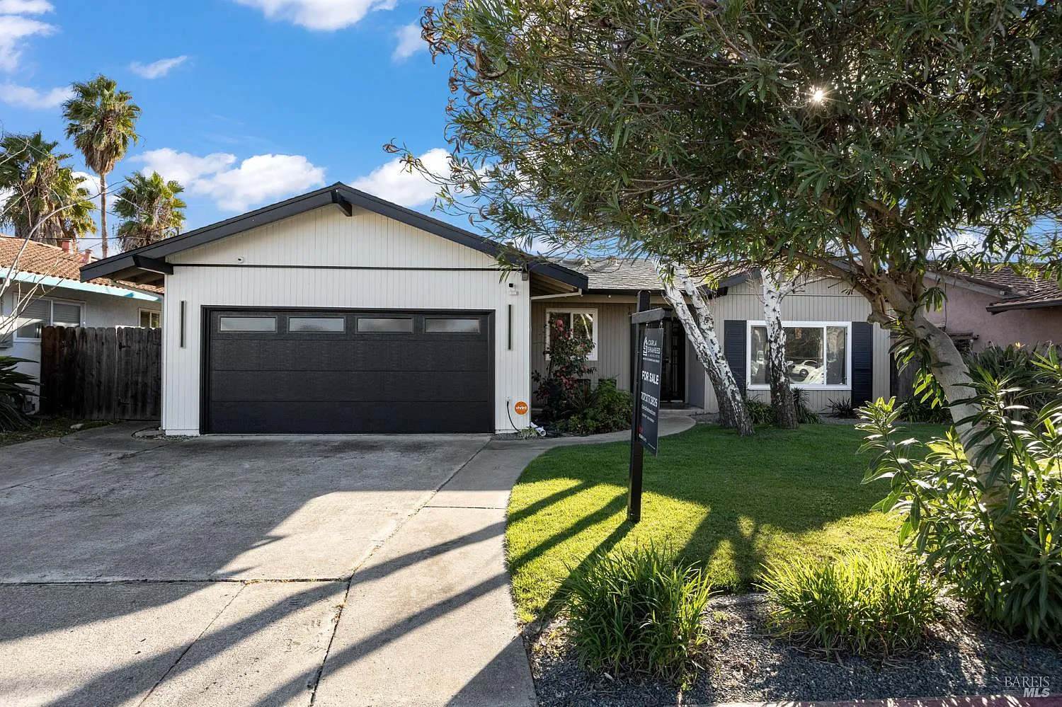 120 E Lake Drive photo 1