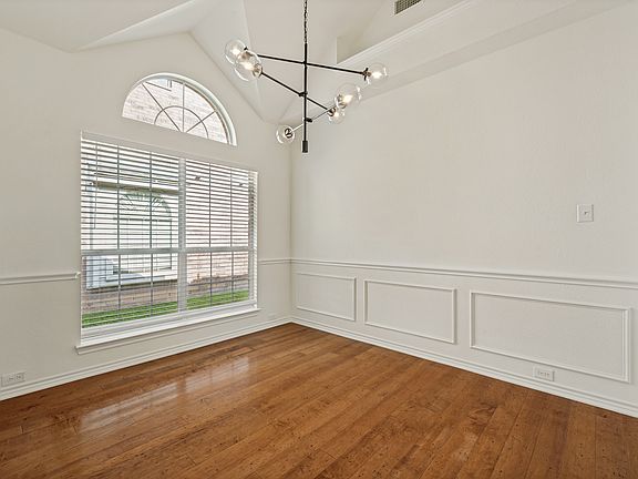 5th image of 10572 Coach House Ln