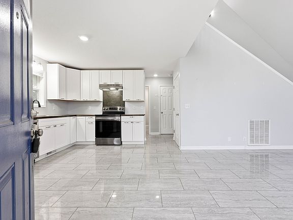 3rd image of 1009 Winesap Rd