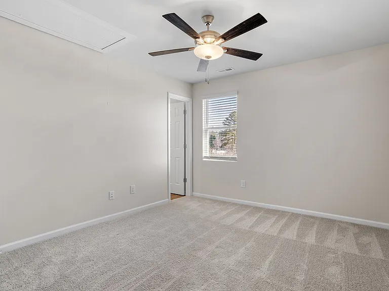 1009 Peony Ln — Photo 15