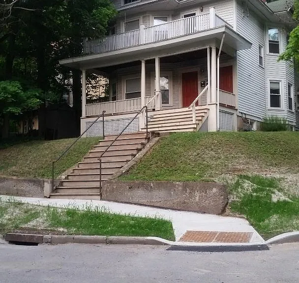 119 Ferris Pl — Photo 28