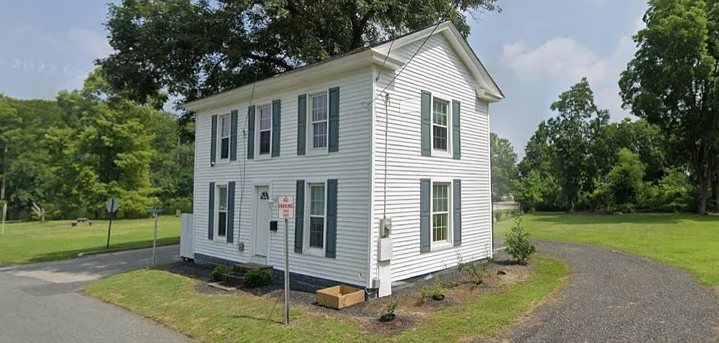 3 Laurel St — Photo 1