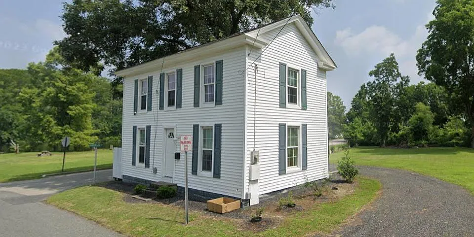 3 Laurel St