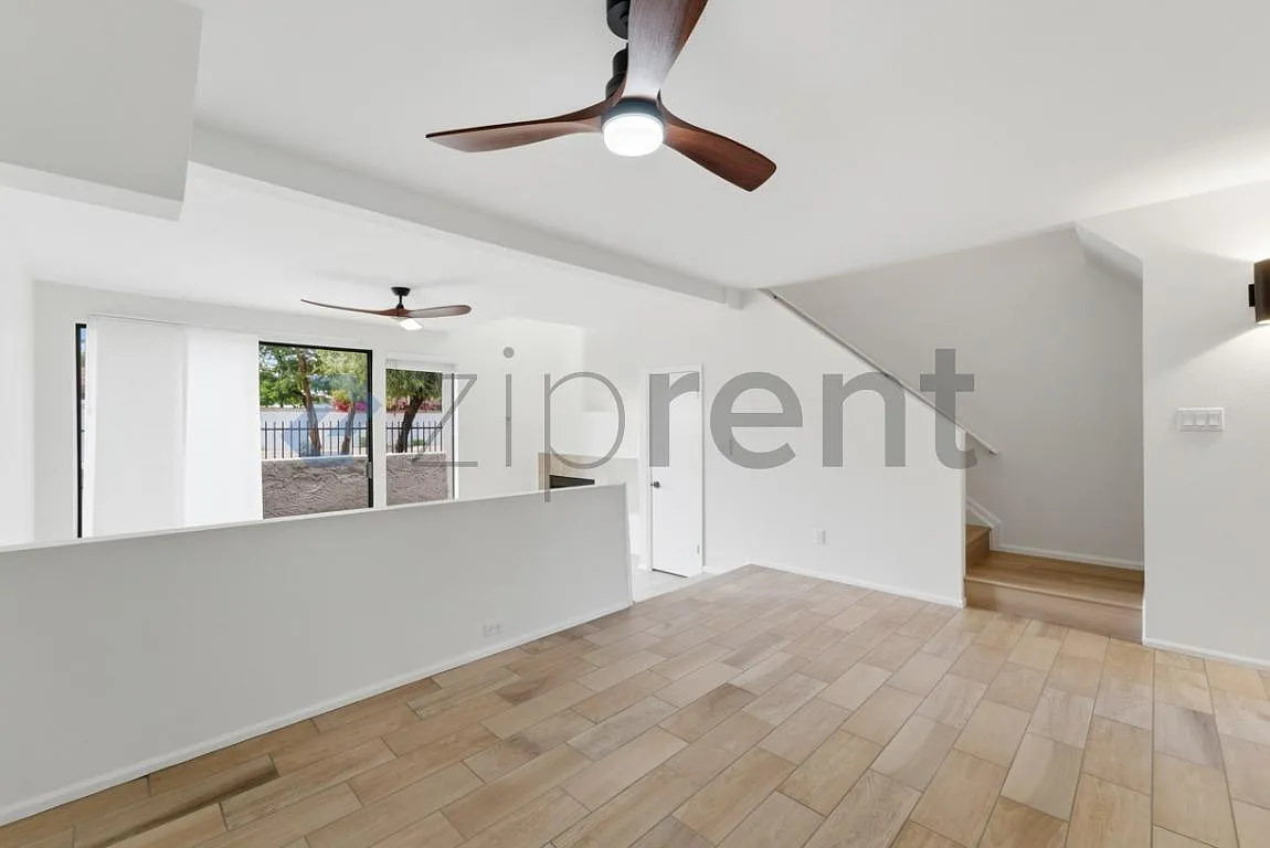 Venetian Condominium — Photo 4