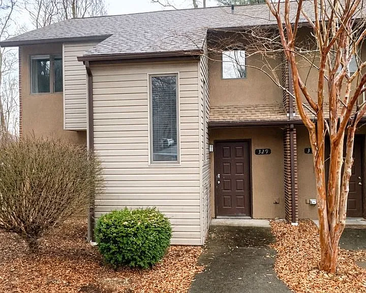 329 Shenandoah Cir — Photo 1