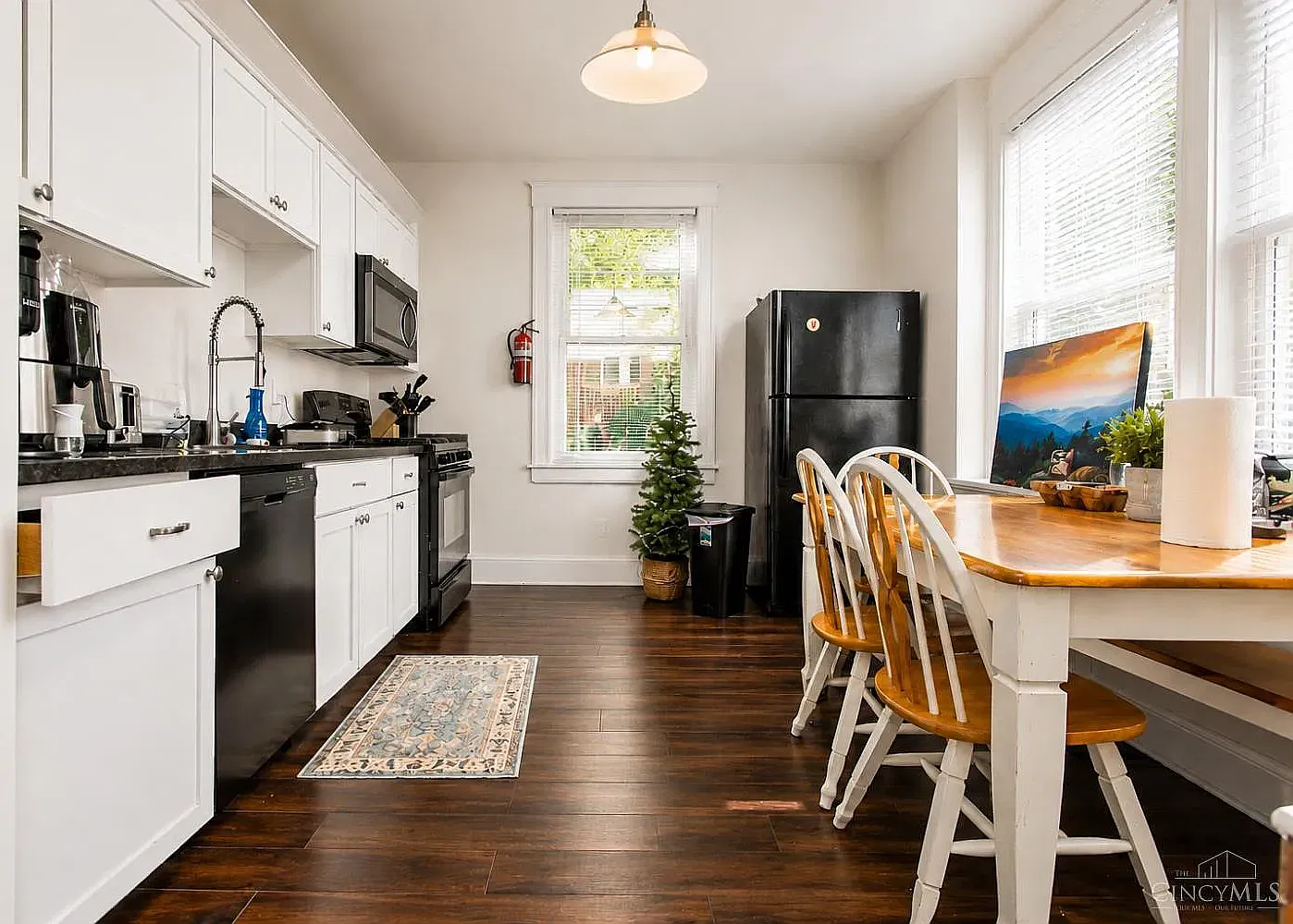 6 bed, 1380 sqft, $3,900 — Photo 3
