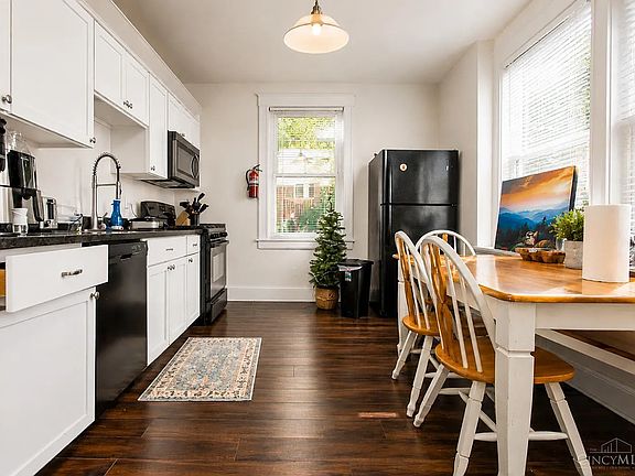 3rd image of 400 Tillotson St