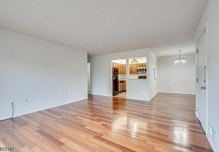 57 Lindsey Ct — Photo 8