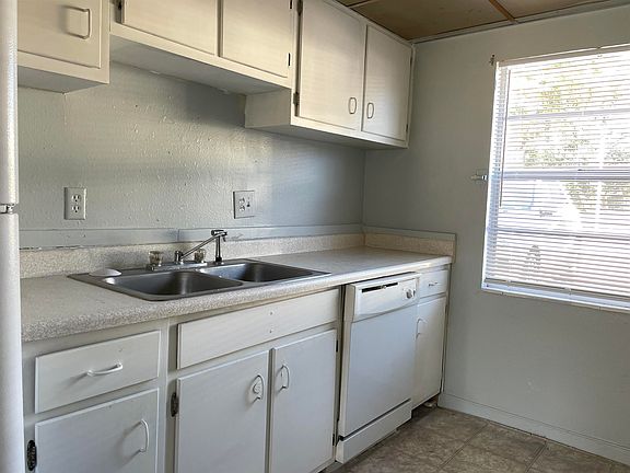 4th image of 2325 W Pensacola St APT 136