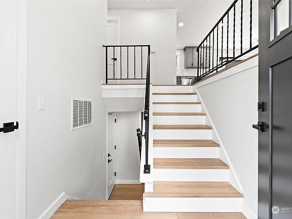 4th image of 24412 41st Avenue E